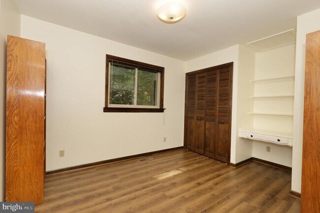 Building Photo - 11800 Wolf Run Ln