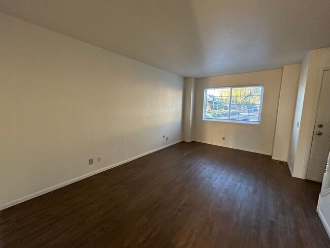 Building Photo - Discover Easy Living in This Beautifully Updated Loveland Townhome