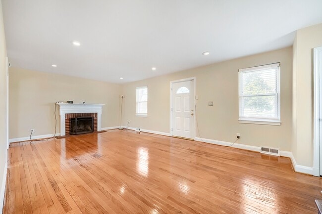 Building Photo - 6609 Fairdel Ave