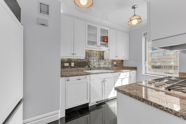 Building Photo - 181 E 65th St