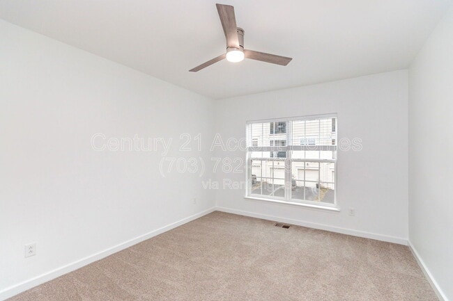 Building Photo - 22824 Ferncrest Terrace