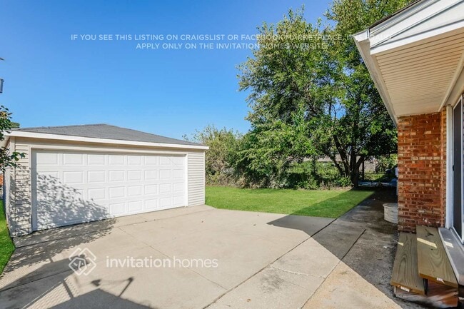 Building Photo - 10024 Mulberry Ave