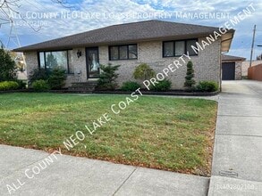 Building Photo - 9953 Shady Ln