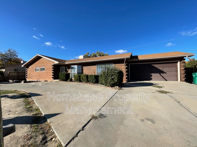 Building Photo - 2600 E Cliffside Dr