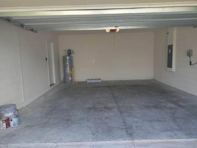 Building Photo - 775 Chinoy Rd