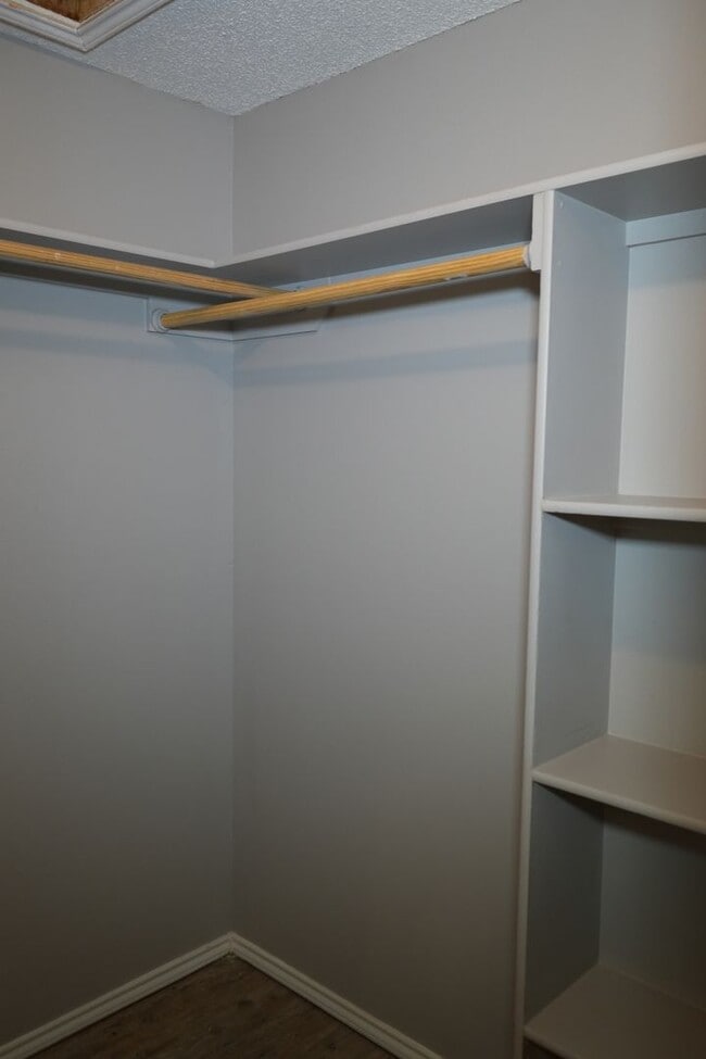 Building Photo - 412 Kline Ave