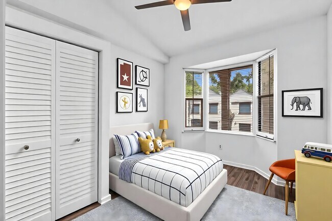 Building Photo - 725 SW 148th Ave