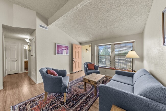 Building Photo - 101 Racquet Dr