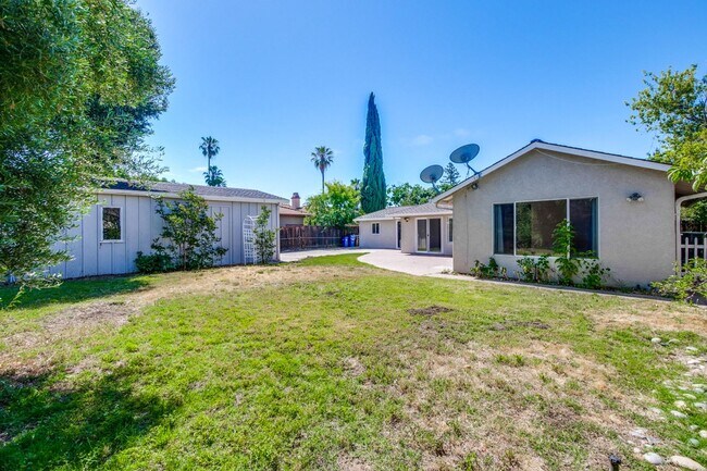 Building Photo - Large single family 4 Bed, 2 1/2 Bath Home...