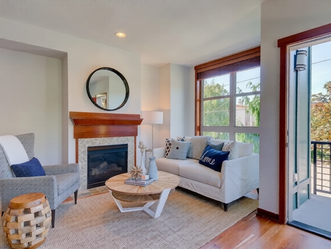 Building Photo - 722 Nob Hill Ave N