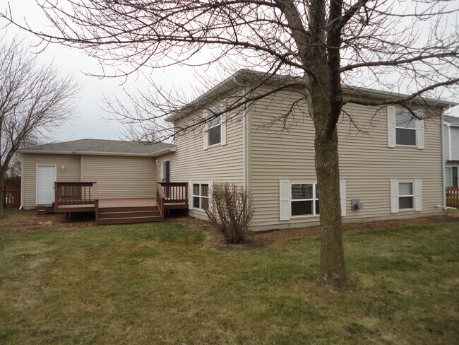 Building Photo - 5213 Aladdin Ct