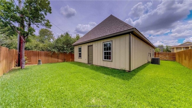 Building Photo - 111 Southland St