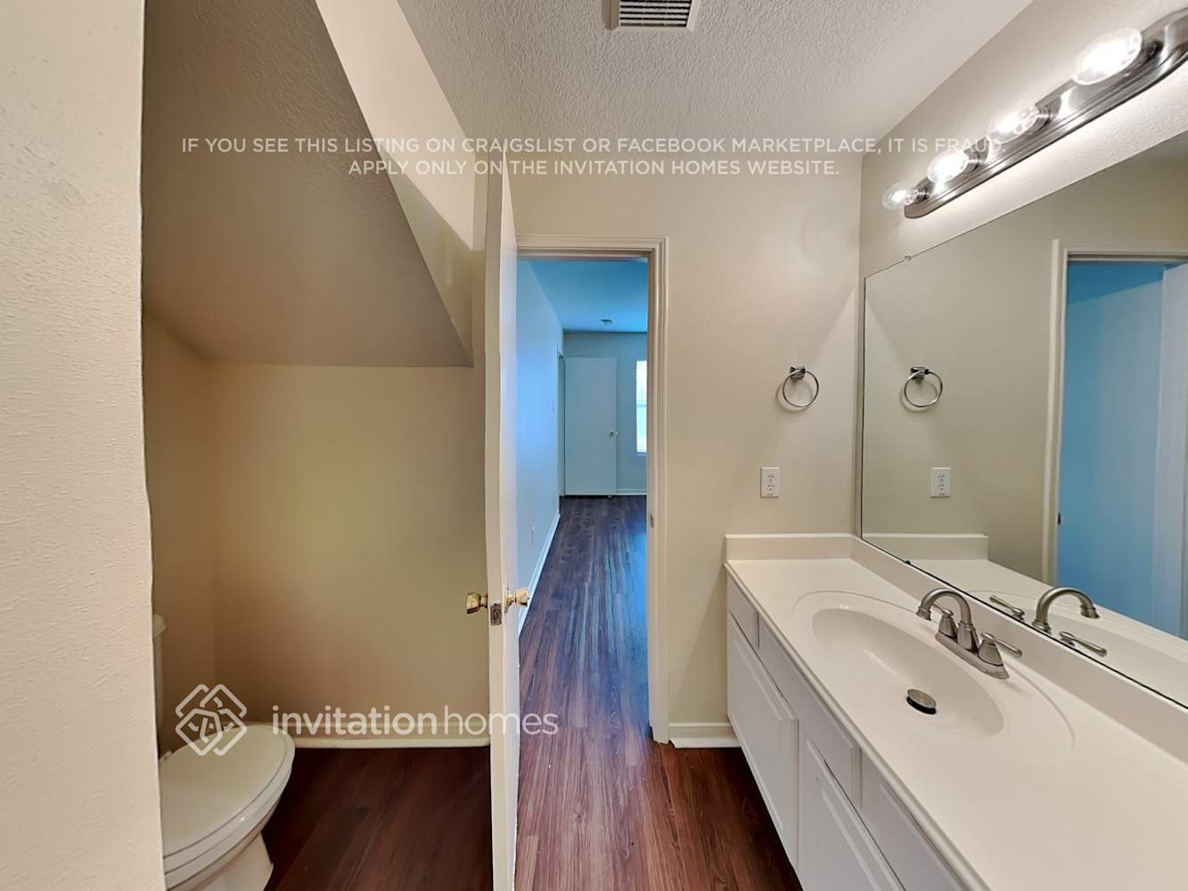 Building Photo - 1818 Day Lily Way