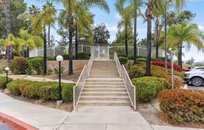 Building Photo - $3,300 - 3 Bed / 2.5 Bath Upgraded Townhome in The Knolls Community