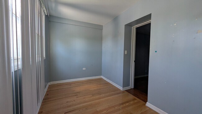Building Photo - Spacious 3BR Apartment in Oak Park – 1,326...