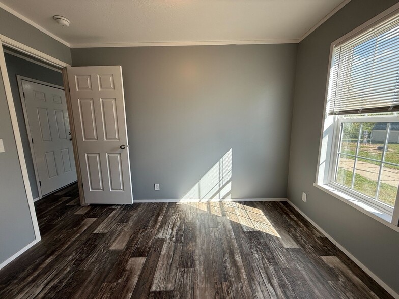 Building Photo - 11853 Cascade Cir