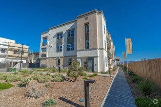 Building Photo - 3 Bedroom 2 Bath Condo for Rent in Valencia!