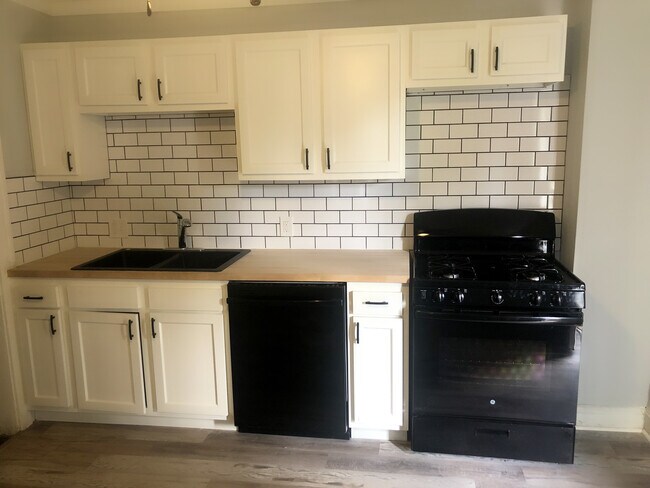 Primary Photo - 811 Thurman Ave