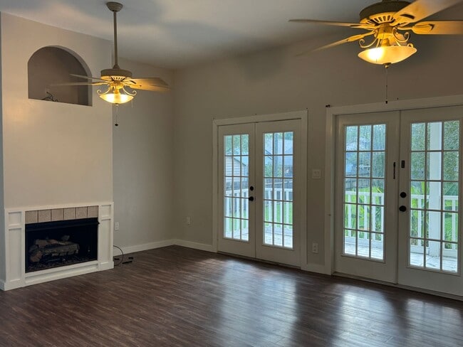 Building Photo - Charming 2 Bedroom Home for Lease in Denha...