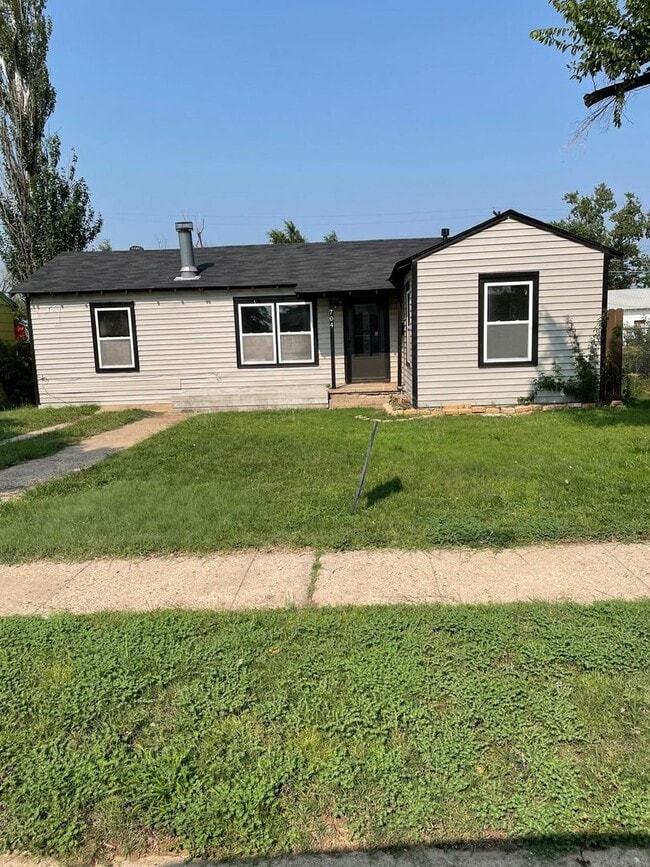 Building Photo - 2 bedroom + 2 Living Rooms and Utility Room