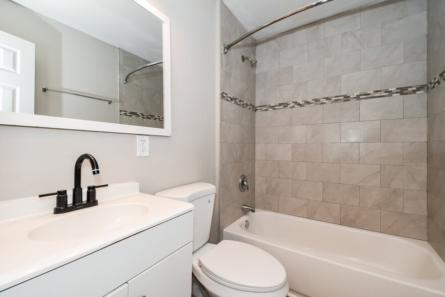 Building Photo - 5405 Sharon Terrace
