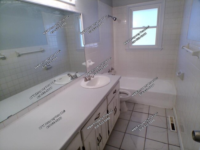 Building Photo - 12603 E Erickson Rd