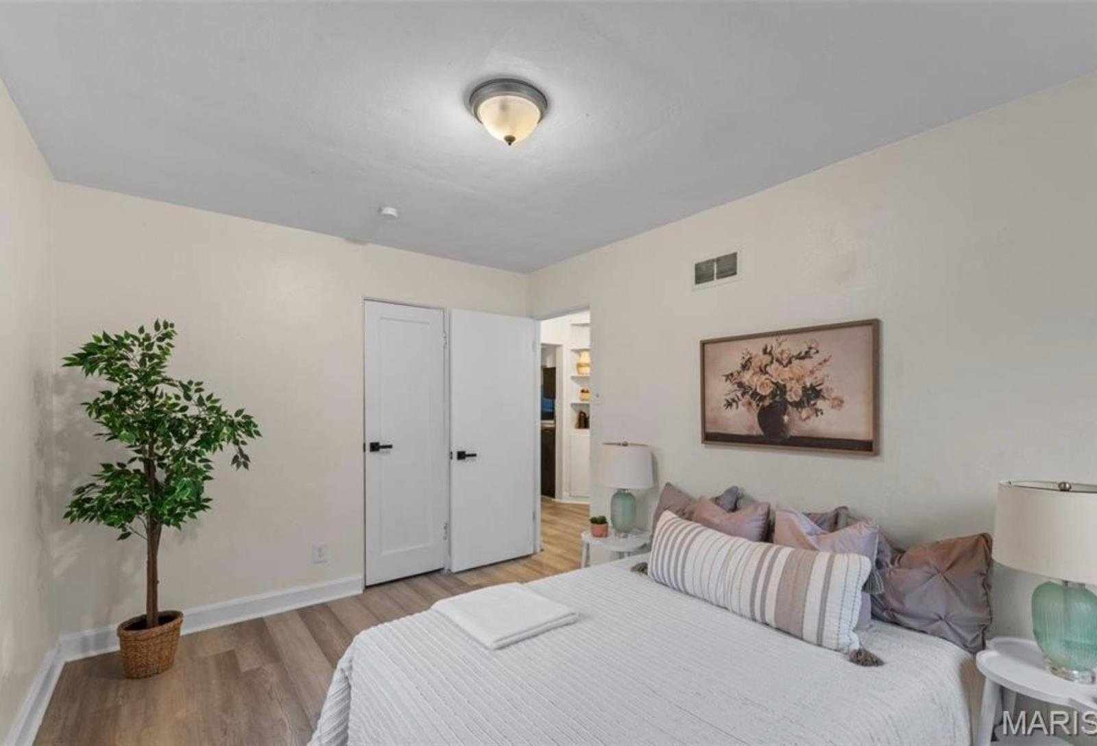 Building Photo - 9848 Lorna Ln