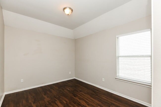 Building Photo - 5824 Fathom Dr