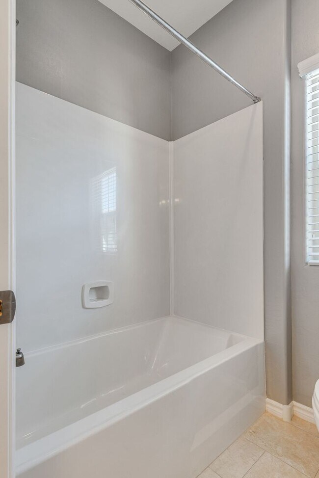 Building Photo - Stunning Summerlin Rental on Private Cul-d...