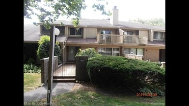 Building Photo - 1549 S Hill Blvd