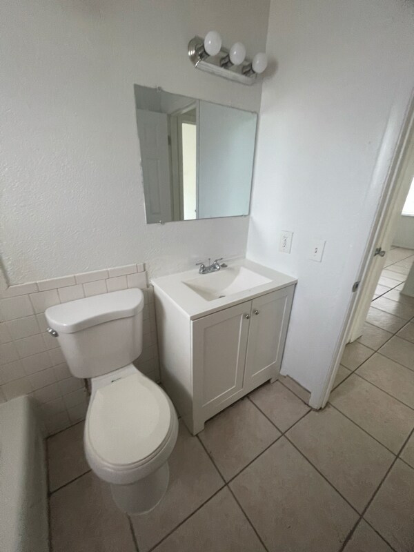 Building Photo - 1537 Barbarie Ln