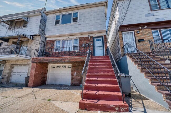 Building Photo - 125 Garfield Ave