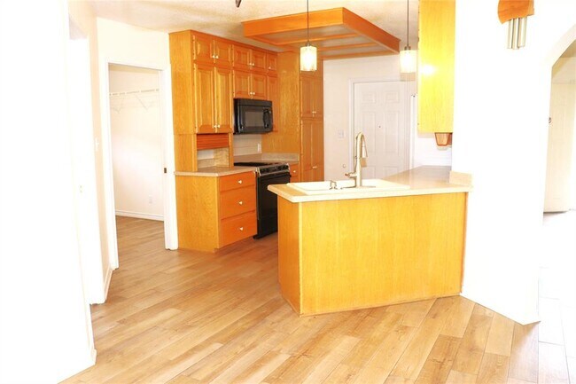Building Photo - 211 Fox Crossing