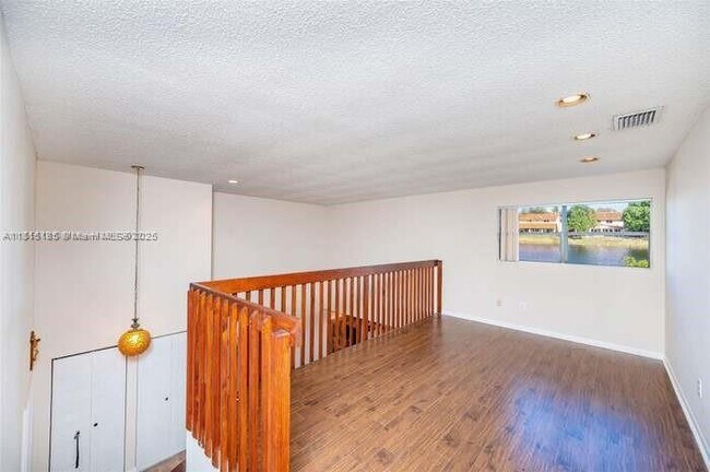 Building Photo - 14853 SW 42nd Ln