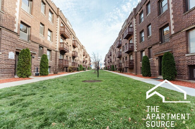 Building Photo - 3026 N Halsted St
