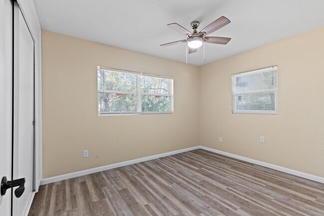 Building Photo - Remodeled 2 bedroom 1 bath duplex located near the Duckpond area