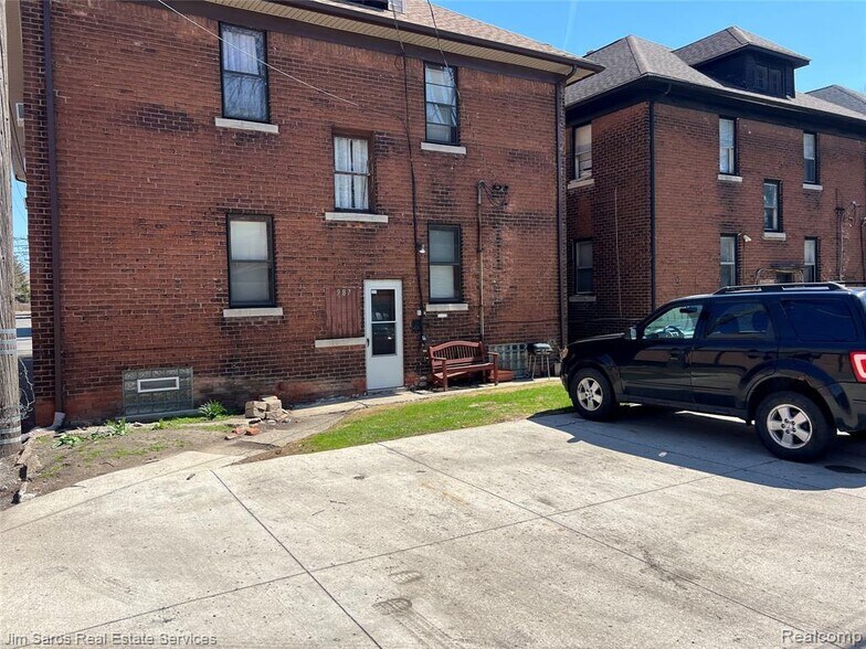 Building Photo - 987 Beaconsfield Ave