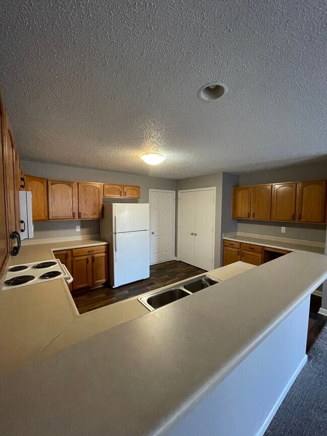 Building Photo - Franklin Twp 4 BR + loft