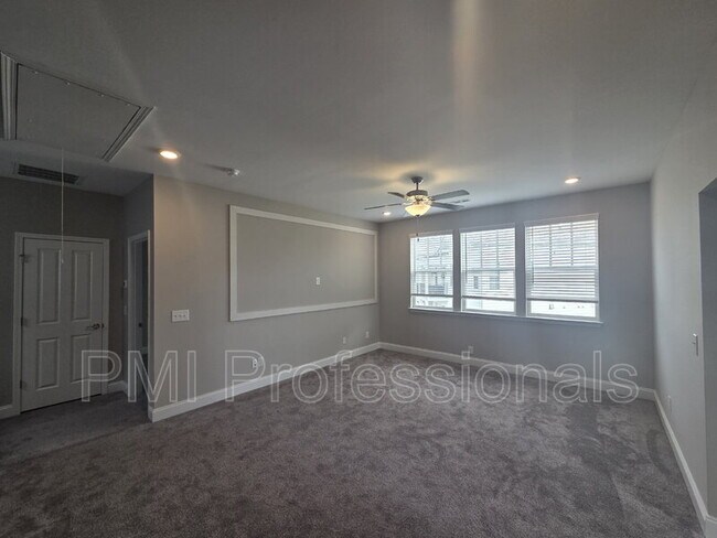 Building Photo - 1022 Stoneleigh Ln