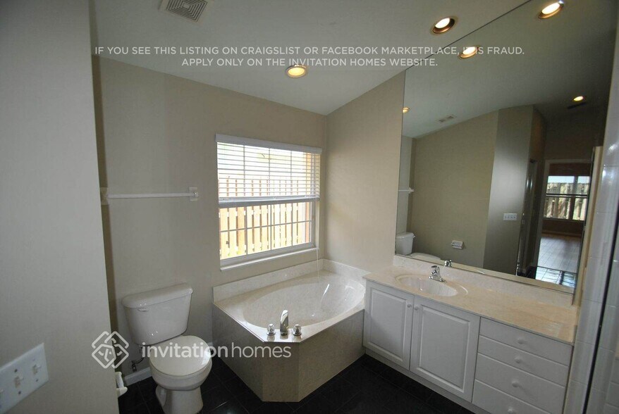 Building Photo - 6169 Ungerer St