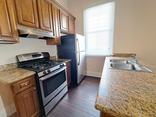 Building Photo - 3216-18 Bienville