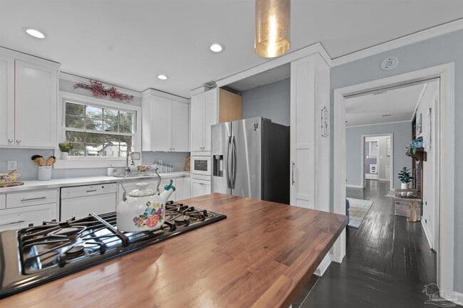 Building Photo - 1111 S Old Corry Field Rd