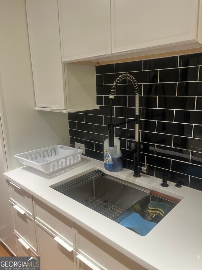 Building Photo - 3201 Lenox Rd NE