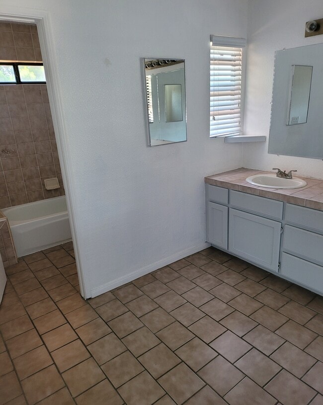 Building Photo - 309 Sea Vale St