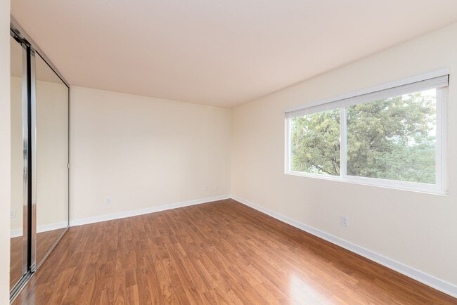 Building Photo - 3bd/2ba Single Story Vista Home With A/C