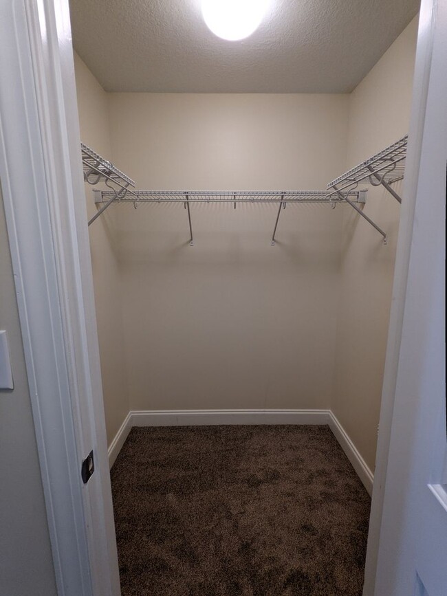 Building Photo - Spacious Condo off Hendersonville Rd