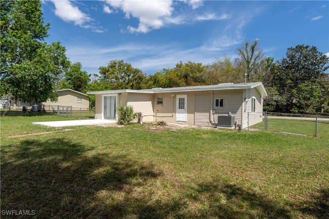 Building Photo - 2352 Sunnyview Dr