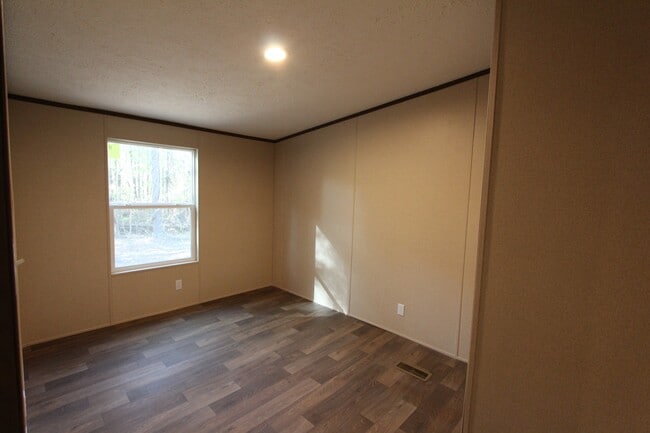 Building Photo - 3091 Shannon Rd