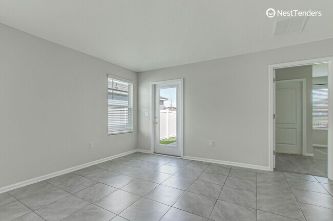 Building Photo - Like New In Nassau Crossing!