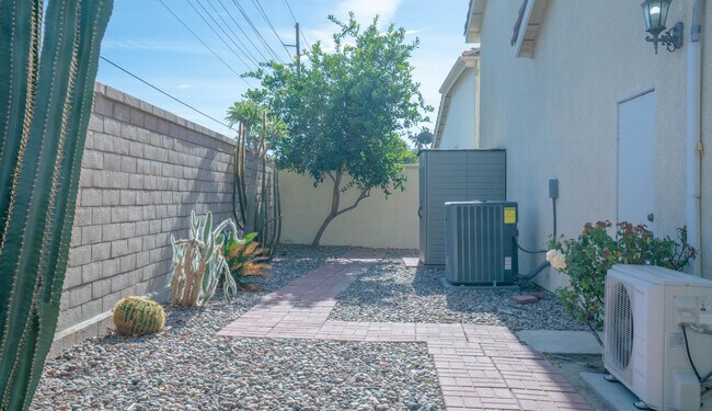 Building Photo - 49142 Barrymore St